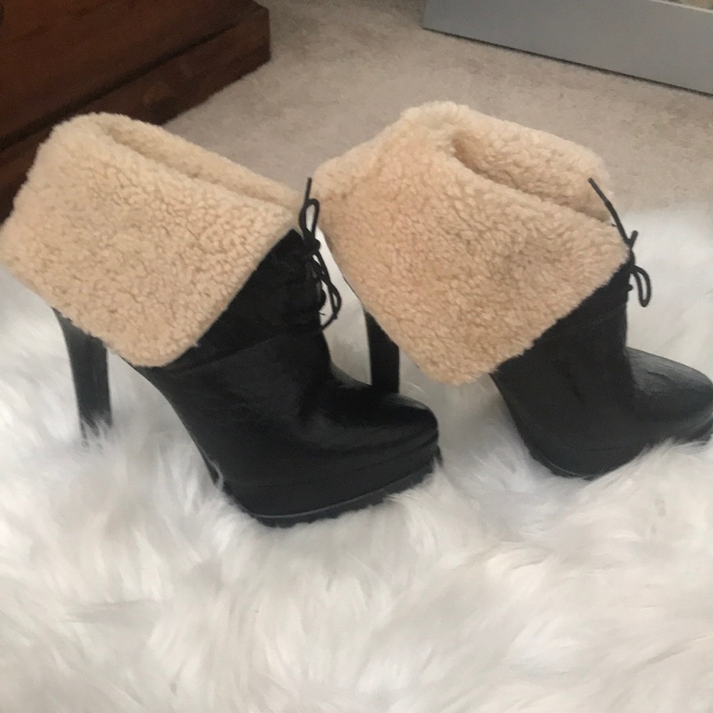 Beautiful boots - Picture 2 of 5
